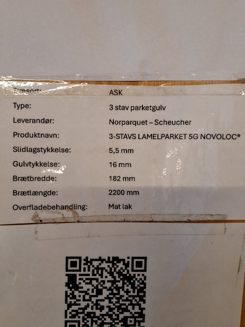 Klikgulv i ask lamelparket